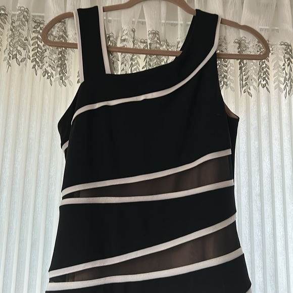 Joseph Ribkoff Black and White Asymmetrical Cocktail Dress. Size 6 - Picture 2 of 5